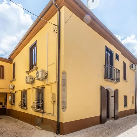 Vicolo Della Cattedrale Sant'Angelo dei Lombardi